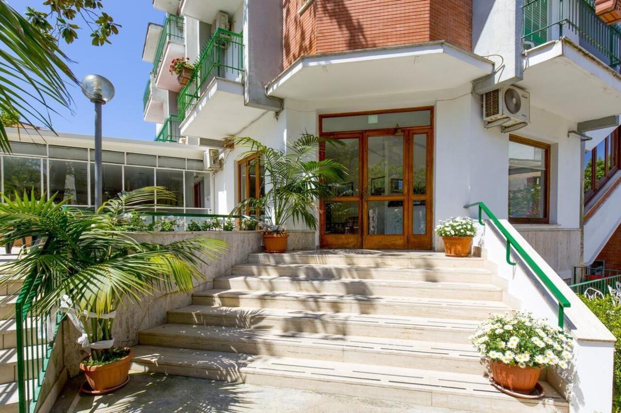 Hotel Angelina Сант'Агнело Екстериор снимка