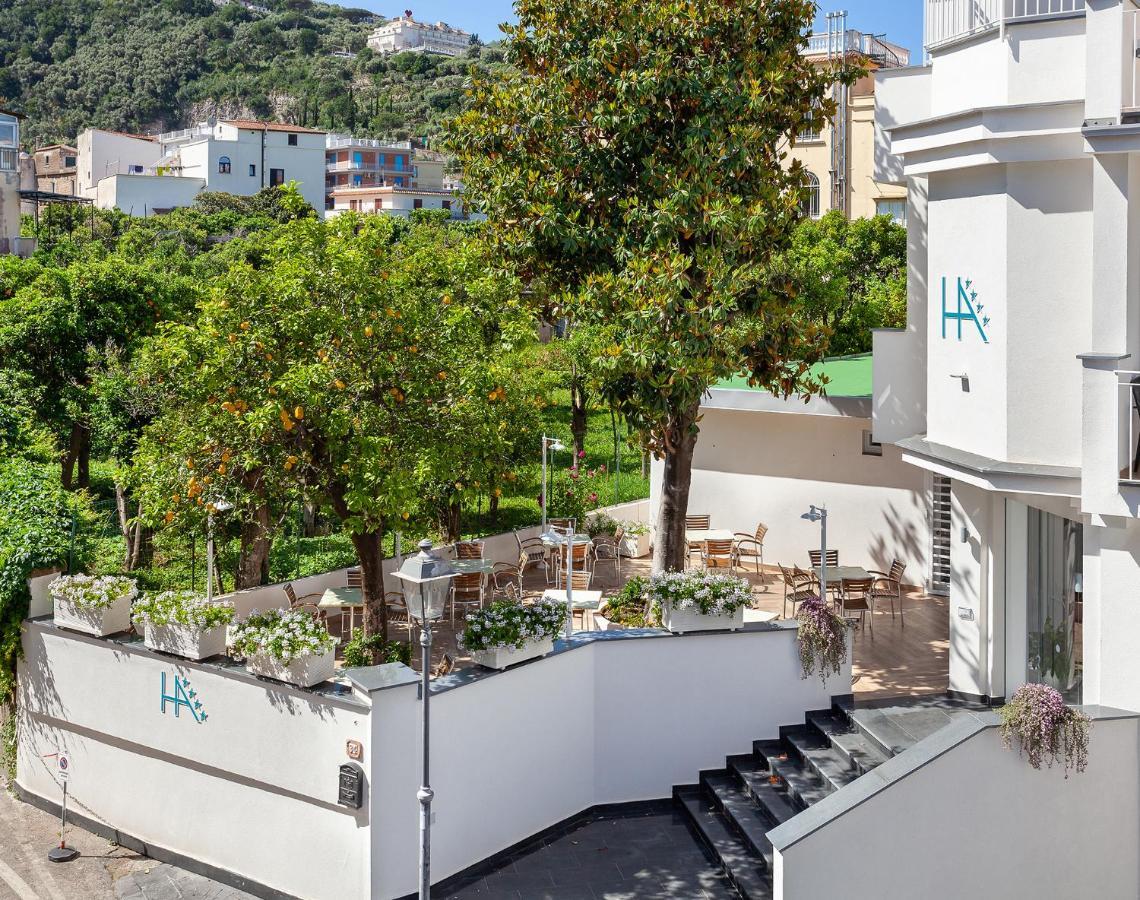Hotel Angelina Сант'Агнело Екстериор снимка