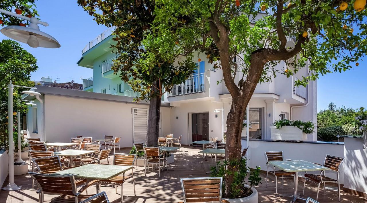Hotel Angelina Сант'Агнело Екстериор снимка