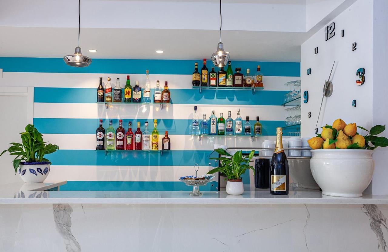 Hotel Angelina Сант'Агнело Екстериор снимка