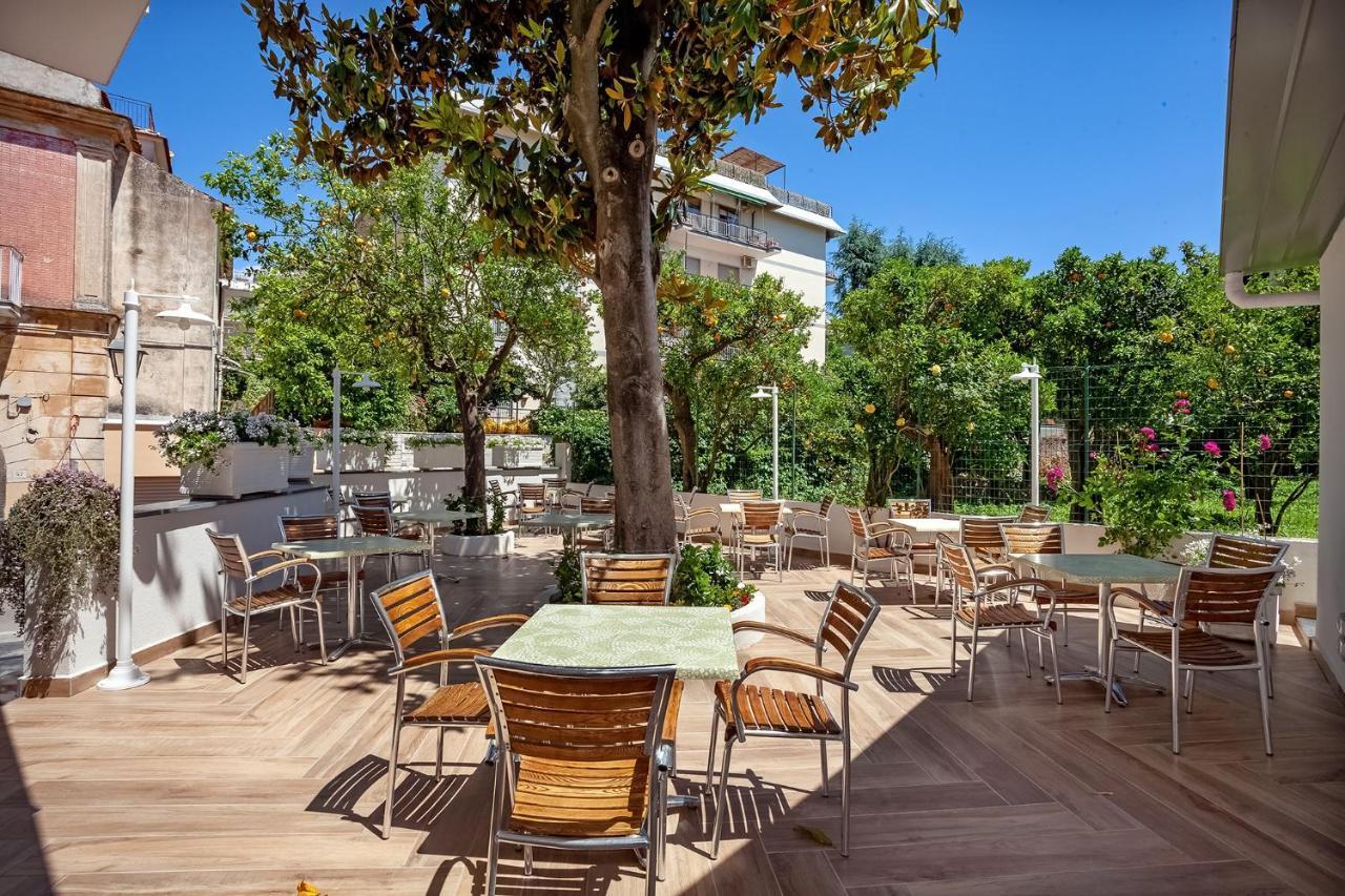 Hotel Angelina Сант'Агнело Екстериор снимка