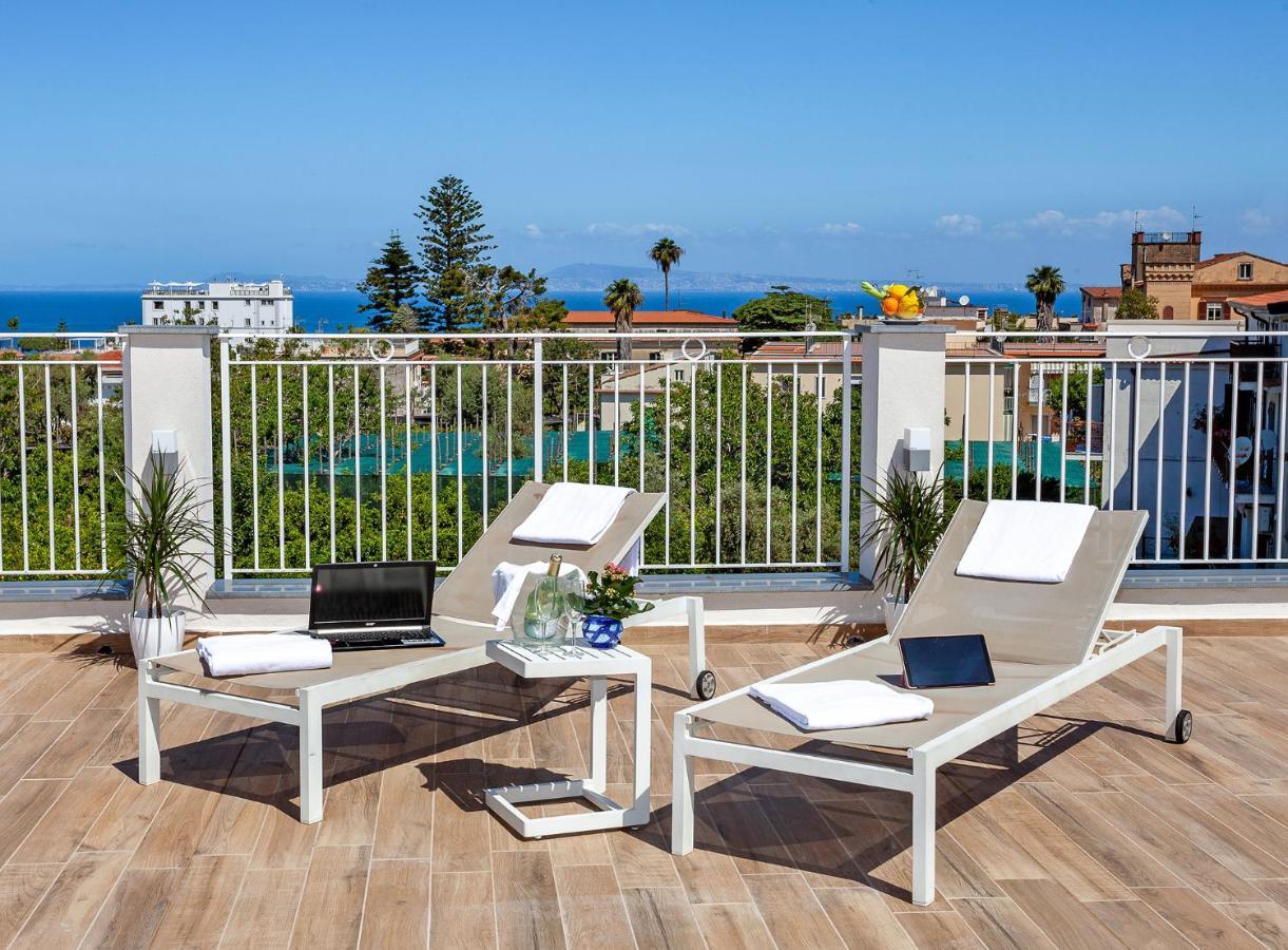 Hotel Angelina Сант'Агнело Екстериор снимка