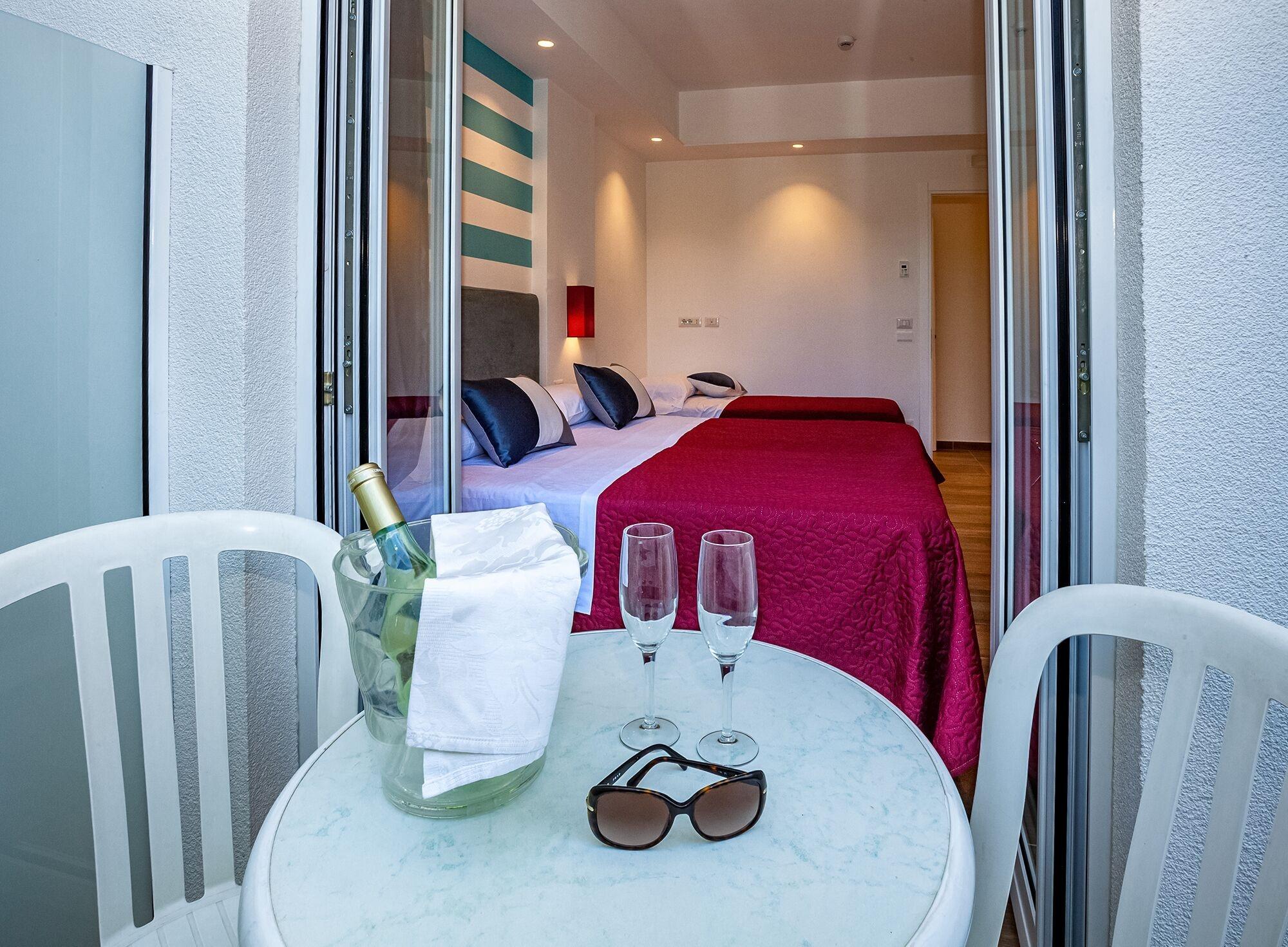 Hotel Angelina Сант'Агнело Екстериор снимка