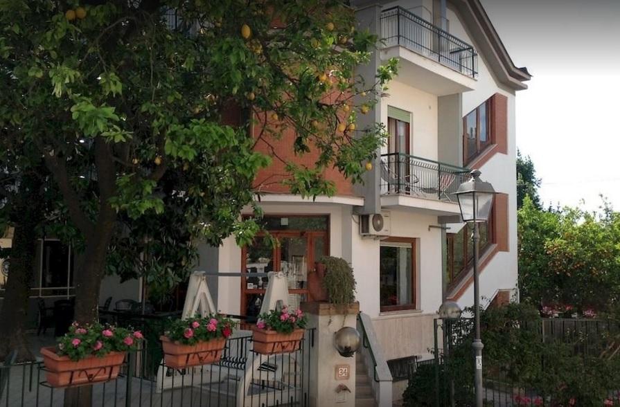 Hotel Angelina Сант'Агнело Екстериор снимка